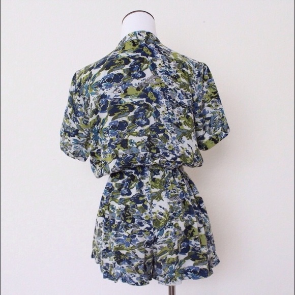 ❌SOLD IN BUNDLE❌ Pins and Needles Printed Romper - Picture 2 of 4