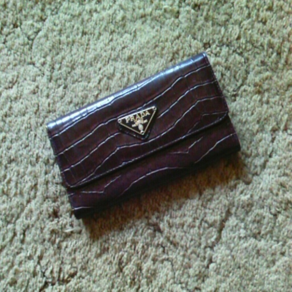 prada wallet