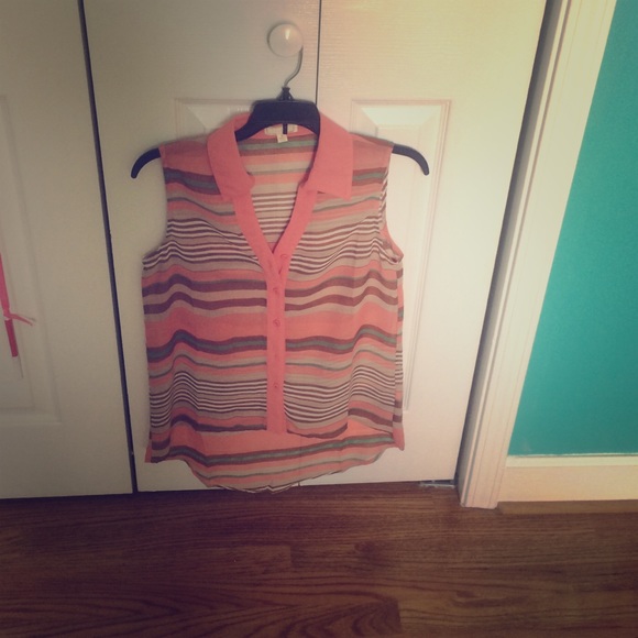 Sheer sleeveless tank top with collar