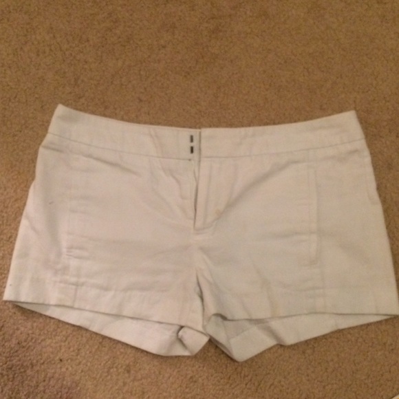 Cute white shorts. Perfect for spring !