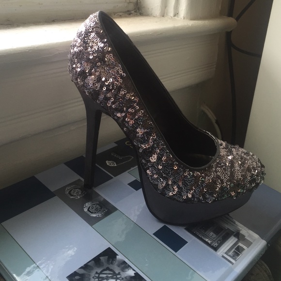 SILVER SEQUINS HEELS! - Picture 2 of 2