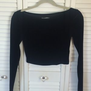 Velvet polyester/ Black long sleeve crop top