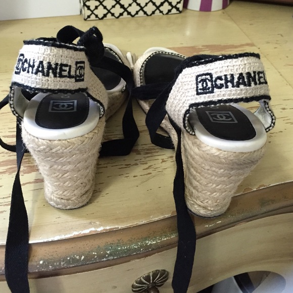 CHANEL wedge logo espadrilles - Picture 3 of 4