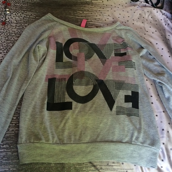 Long Sleeve Junior Size Small Love Grey Shirt