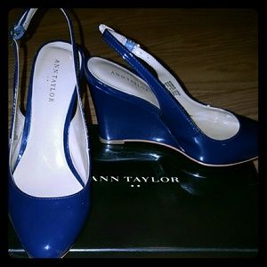 ANN TAYLOR Navy SLINGBACKS