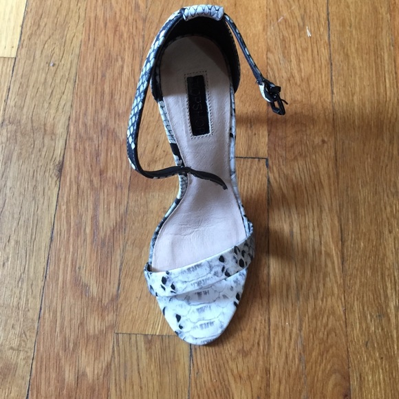 Comfortable heels - Picture 2 of 3