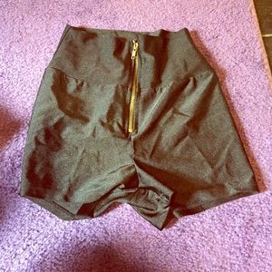 Zipper high wasted shorts