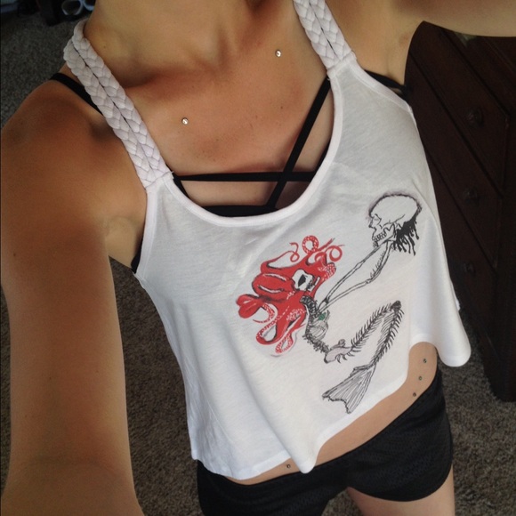 Tops - 💲15! Hand drawn mermaid crop top💗