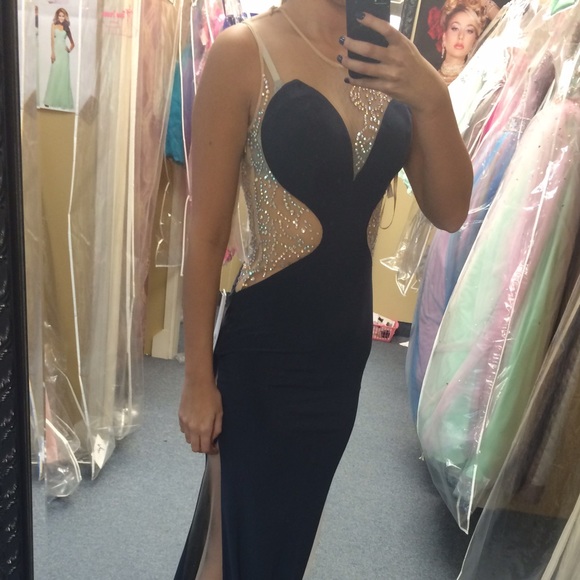 PROM DRESS🔸🔹 - Picture 3 of 3