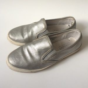 💥🌸TopShop Silver Slip on Sneakers🌸