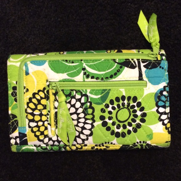 SOLD Vera Bradley wallet - Picture 2 of 4
