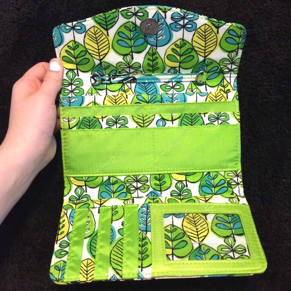 SOLD Vera Bradley wallet - Picture 4 of 4