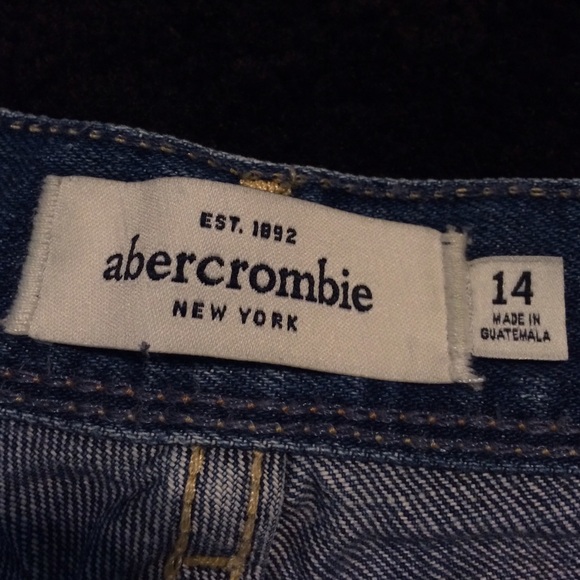 SOLD. Abercrombie shorts - Picture 2 of 2
