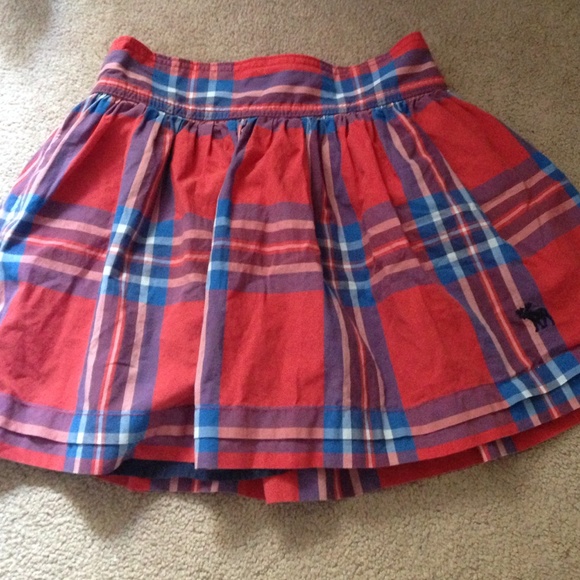 Abercrombie and Fitch Red Plaid Skirt - Picture 2 of 3