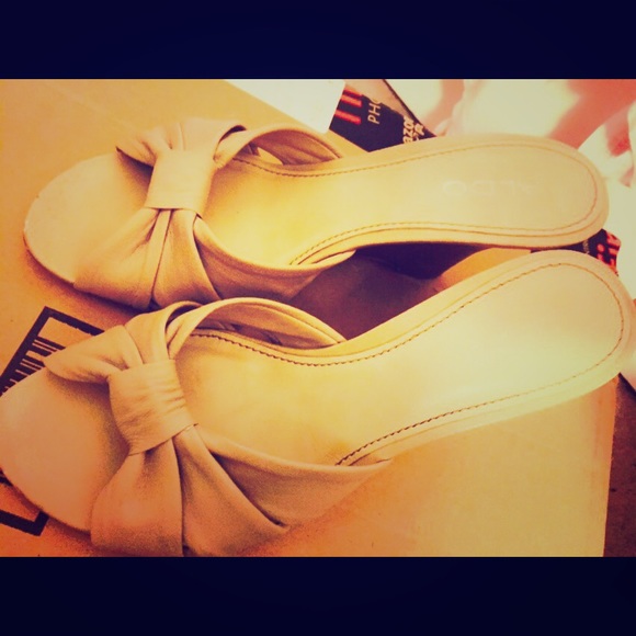 ALDO leather low-mid heels