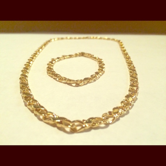 22" Gold colored necklace and matching bracelet