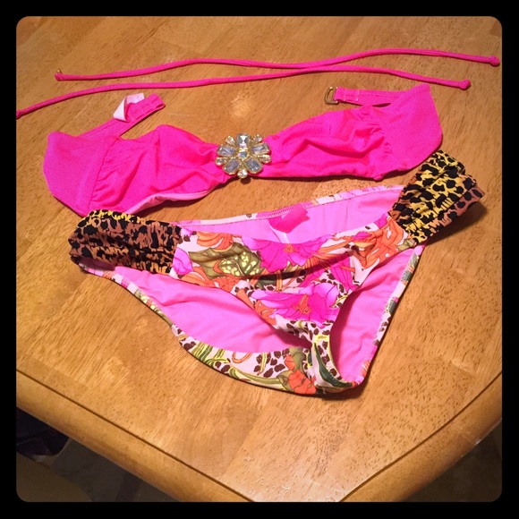 Beautiful VS leopard and floral print bathing suit