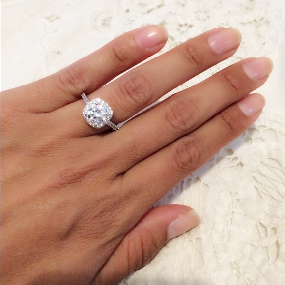Jewelry - Stunning engagement style ring 5,6💕