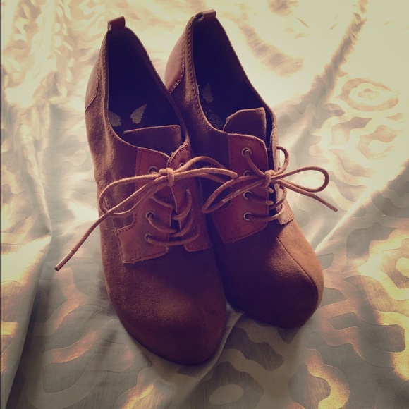 Like New sz 9 Wedges! Perfect for Fall