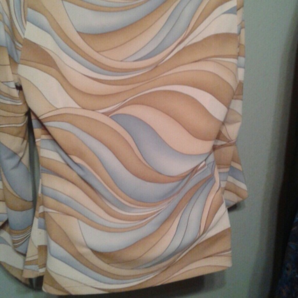 .. PRETTY TOP SOLD - Picture 3 of 3