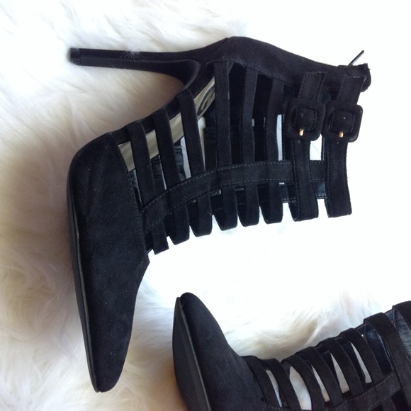 LAST CHANCE❗️Guess Black Suede Caged Booties - Picture 4 of 4