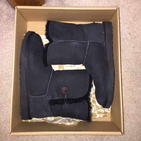 BRAND NEW Black Bailey Button Ugg Boots
