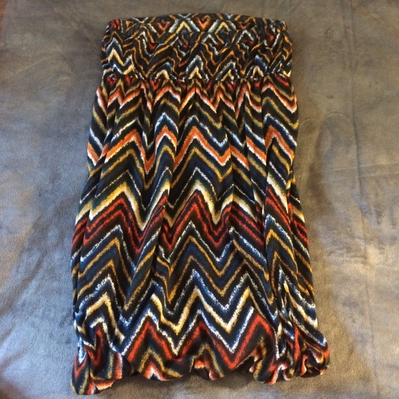 Short Dress with Zig Zag Design - Picture 2 of 3