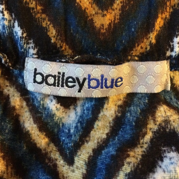 Short Dress with Zig Zag Design - Picture 3 of 3