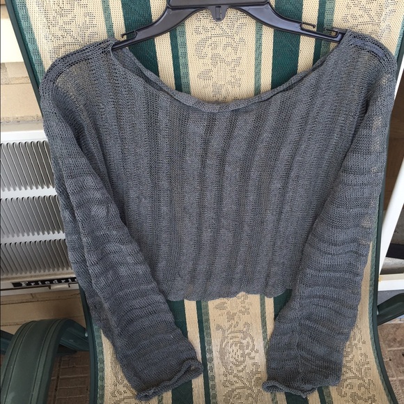 Short grey top