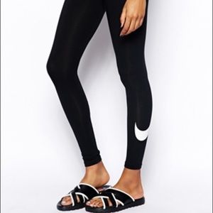 Nike Swoosh Leggings