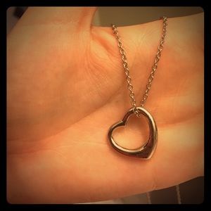 Beautiful and Simple Side Heart Necklace