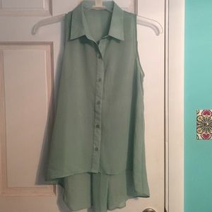 Chiffon sleeveless blouse. Back button detail