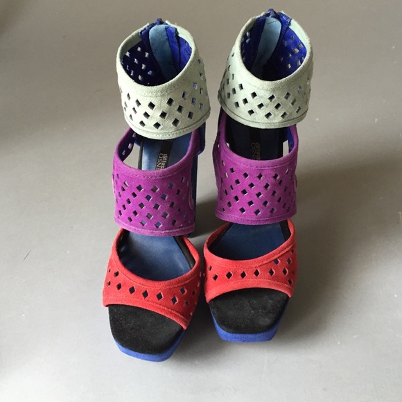 Platform suede heels. - Picture 3 of 3