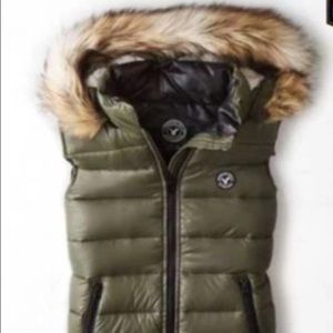 American Eagle Outfitters Hooded Puffer Vest