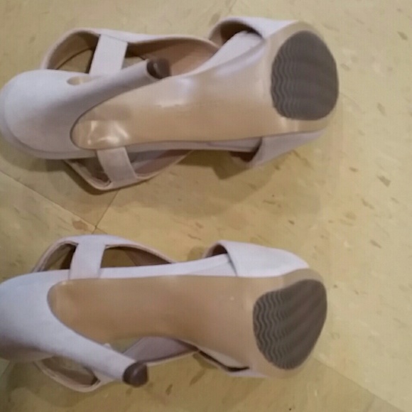 Shoes - Picture 3 of 4