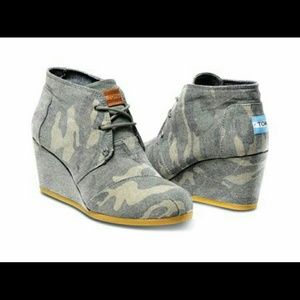 Toms Camo Wedges