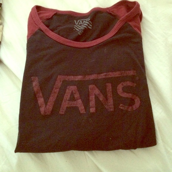 SOLD Vans black and red baseball tee