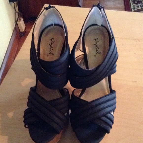 4" inches flatform Qupid high heels shoes.