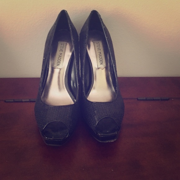 Steve Madden Peeptoe Pump