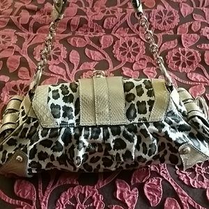 Guess Bags - GUESS Handbag/ SOLD IN STORE Guess Bags - GUESS Handbag/ SOLD IN STORE