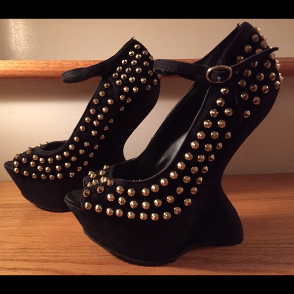 Steve Madden Shoes - Steve Madden studded platforms