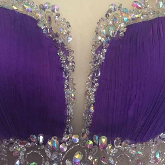 Party time designer dress. - Picture 2 of 4