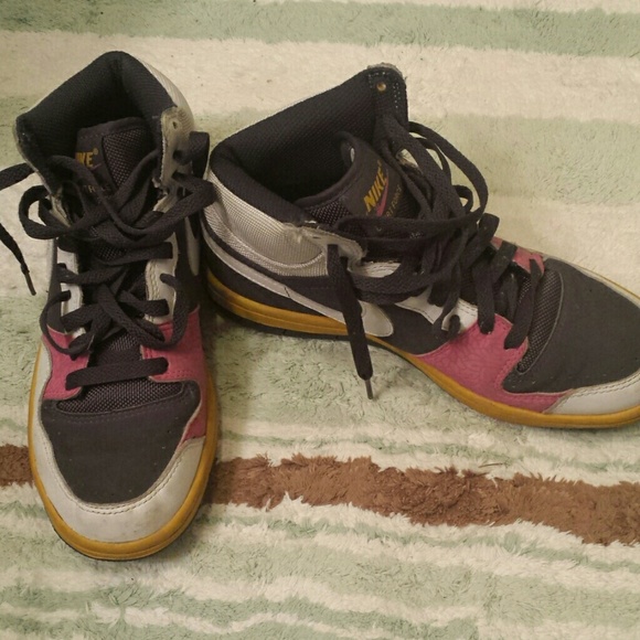 Nike Court Force tennis shoes (above the ankle)