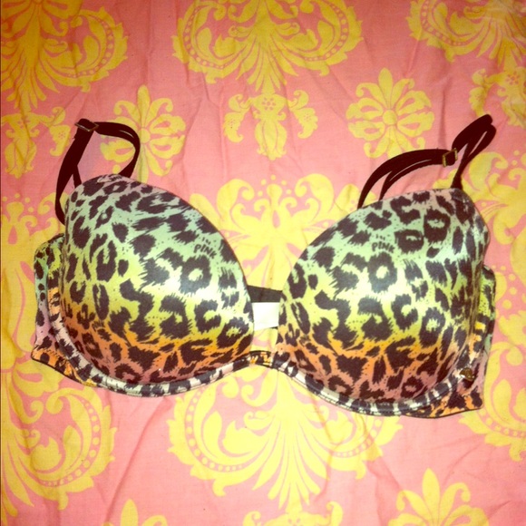 VS Pink Push-Up Plunge