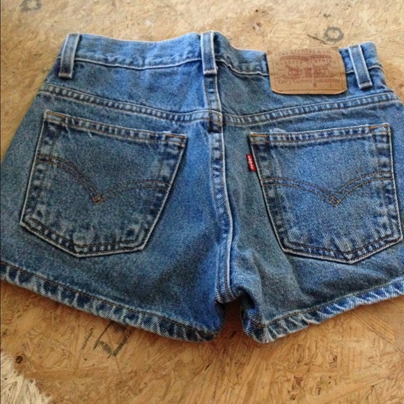 Vintage Levi's shorts - Picture 2 of 2