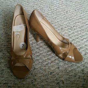 Nine West dark nude/camel peep toe pumps