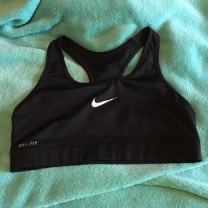 🎉FLASH SALE!🎉 Black DRI-FIT Nike sports bra 💖