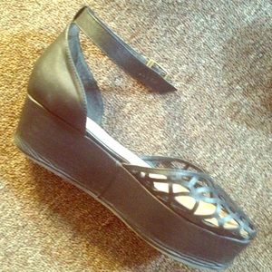 Kimchi Blue size 9 black flatforms