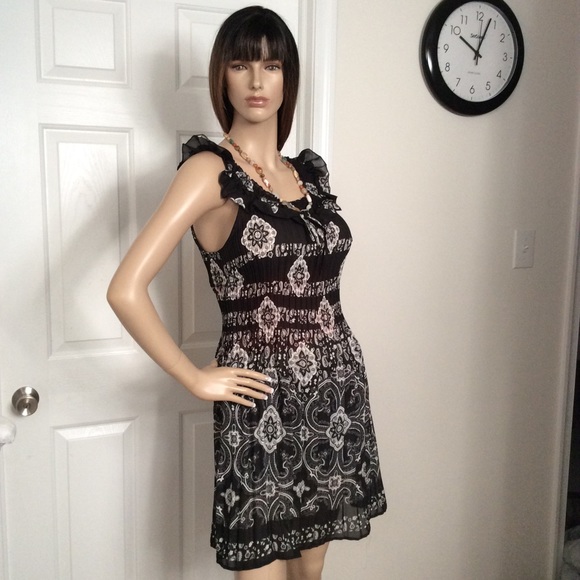 ladies black & white Petite dress nwt