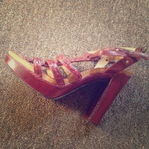 * BRAND NEW * red leather Frye 'Grace' heels